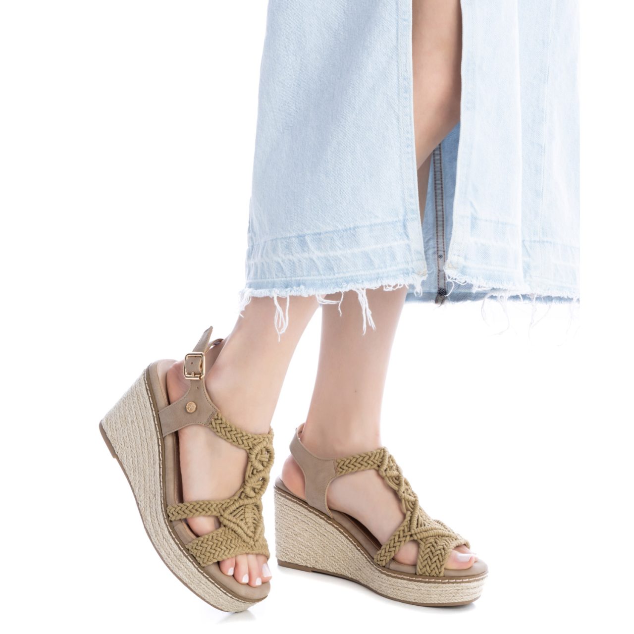1896644-Sandalia-Leola-Beige-Xti_02.jpg