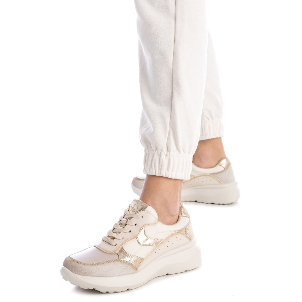 2892644-Tenis-Shirley-Beige-Xti_02.jpg