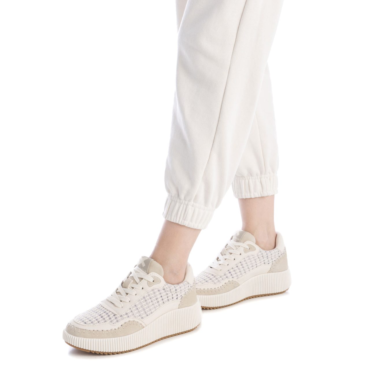 2894644-Tenis-Mika-Beige-Xti_02.jpg